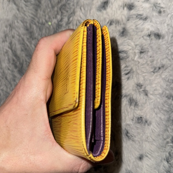 Men’s or Women’s Louis Vuitton Yellow with Royal Purple Laker colors inside.9/10 - Picture 16 of 16